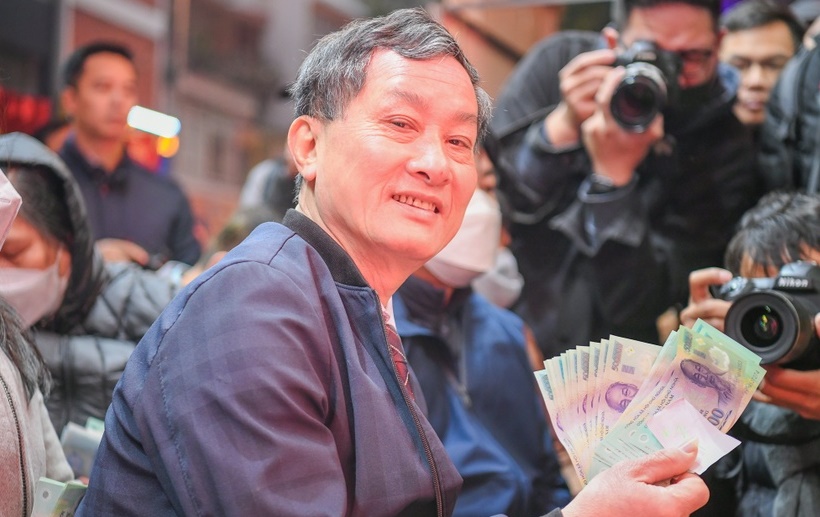 nguoi hon 10 nam xep hang tu 3 gio sang ngay than tai khong ngu duoc nen di som mua vang dspl 2 nguoi hon 10 nam xep hang tu 3 gio sang ngay than tai khong ngu duoc nen di som mua vang dspl 2