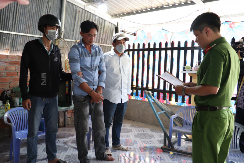 vu cuop tiem vang o vinh long bat ngo loi khai cua ga phu ho