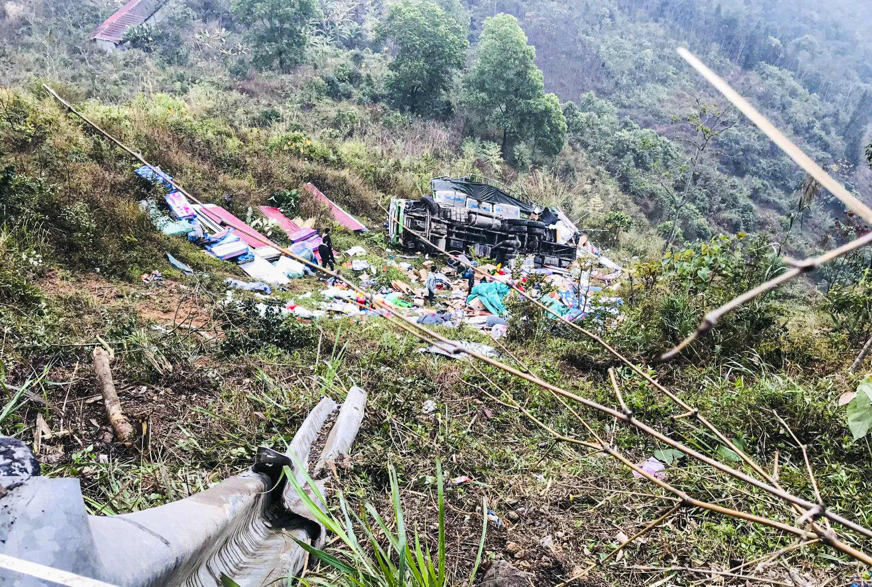 ha giang xe tai mat phanh lao xuong vuc sau dspl 1 ha giang xe tai mat phanh lao xuong vuc sau dspl 1
