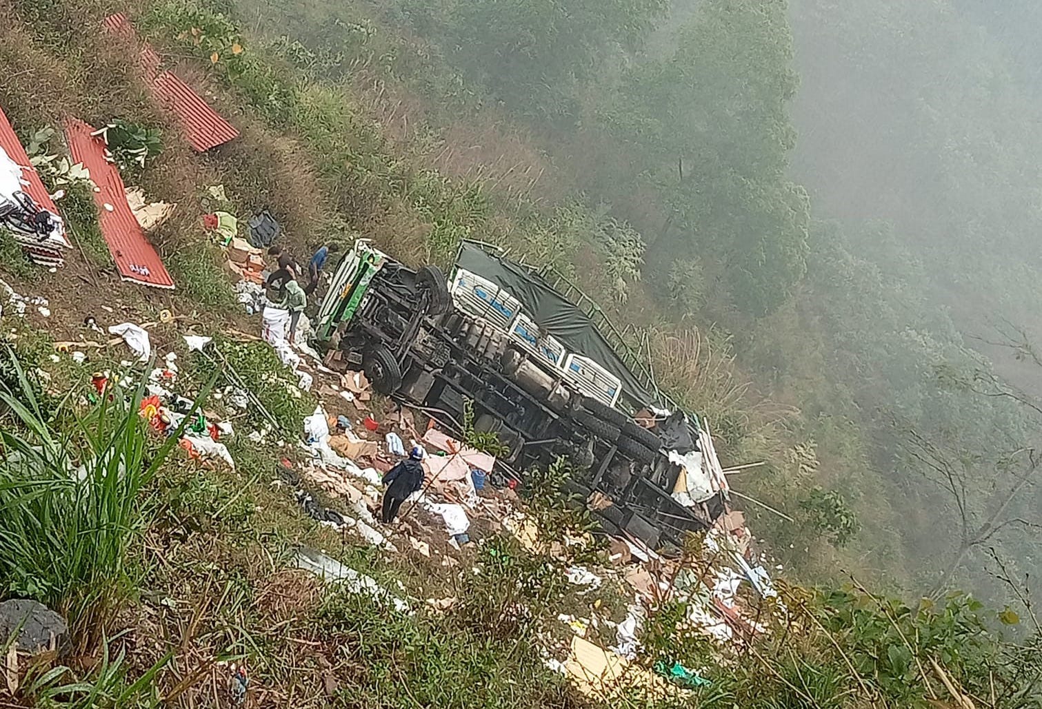 ha giang xe tai mat phanh lao xuong vuc sau dspl 2 ha giang xe tai mat phanh lao xuong vuc sau dspl 2