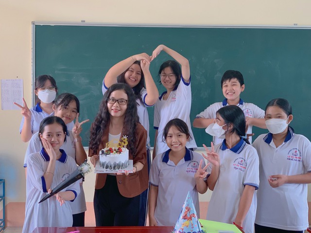 co giao tre so huu phong cach di day cuc dinh khien dan mang phat sot dspl 5 co giao tre so huu phong cach di day cuc dinh khien dan mang phat sot dspl 5