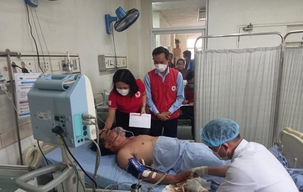 tap trung cuu chua nhung nguoi bi thuong trong vu tai nan o quang nam tap trung cuu chua nhung nguoi bi thuong trong vu tai nan o quang nam