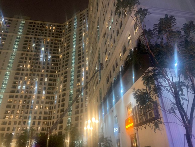 cuu nguoi dan ong nuoc ngoai dinh nhay tu tang 8 chung cu