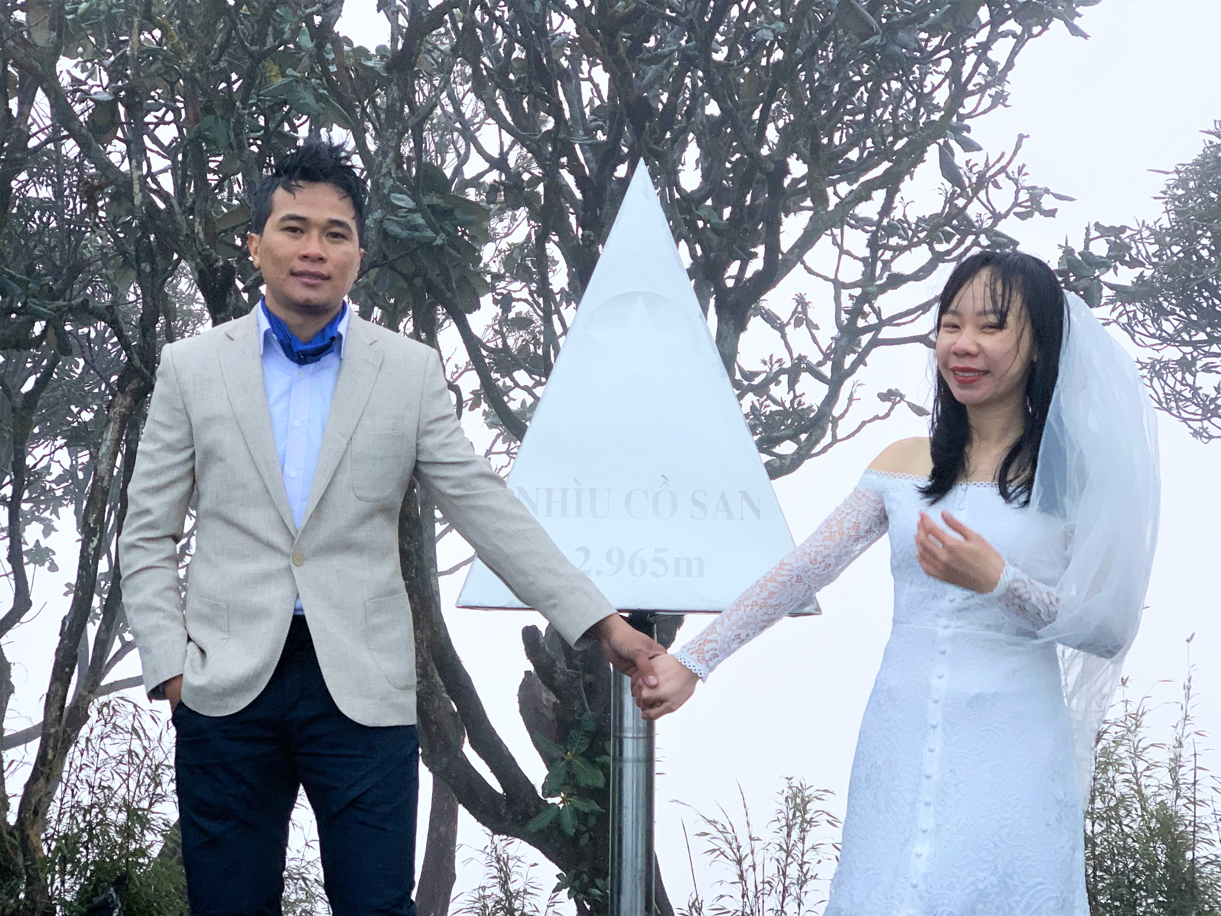 cap doi chup anh cuoi o 12 dinh nui cao nhat cua viet nam dspl 4