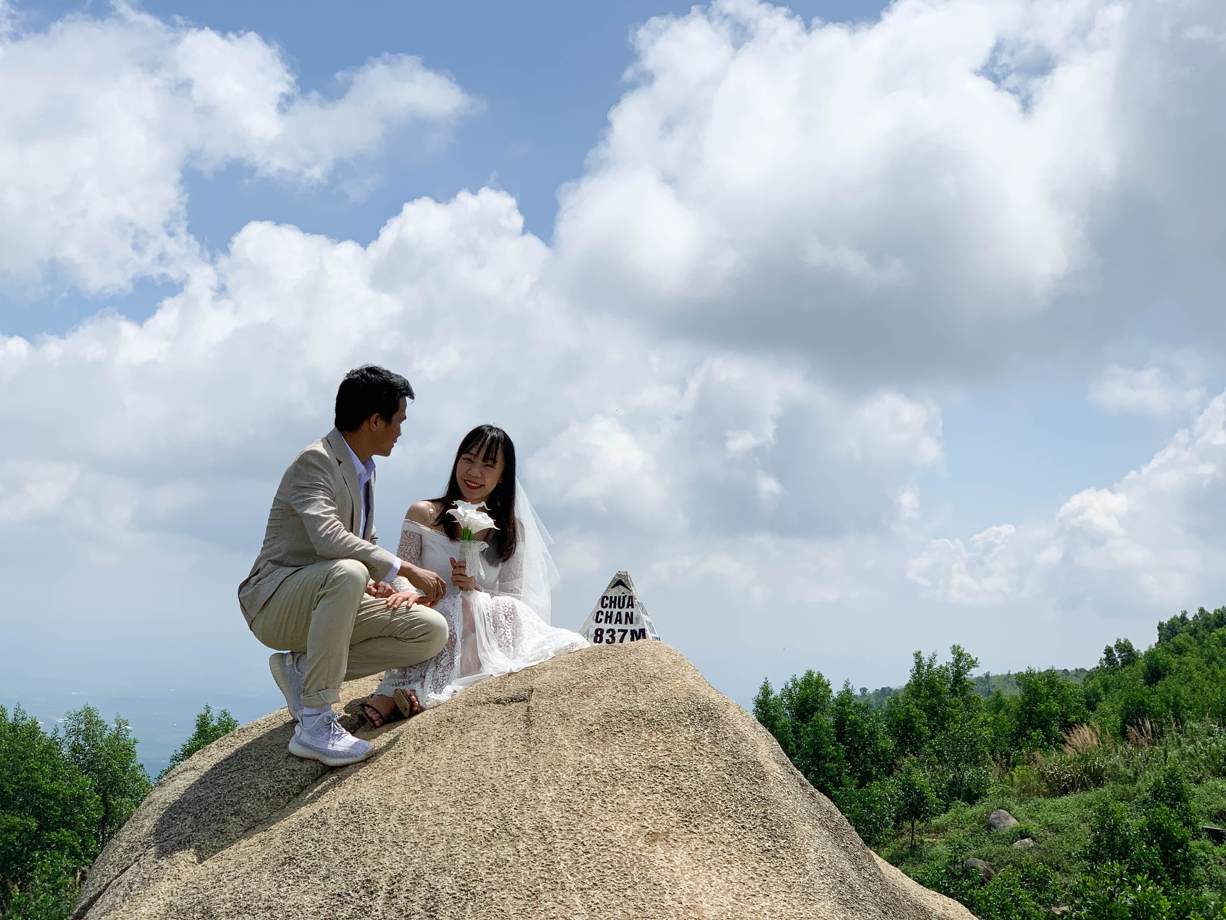 cap doi chup anh cuoi o 12 dinh nui cao nhat cua viet nam dspl 6