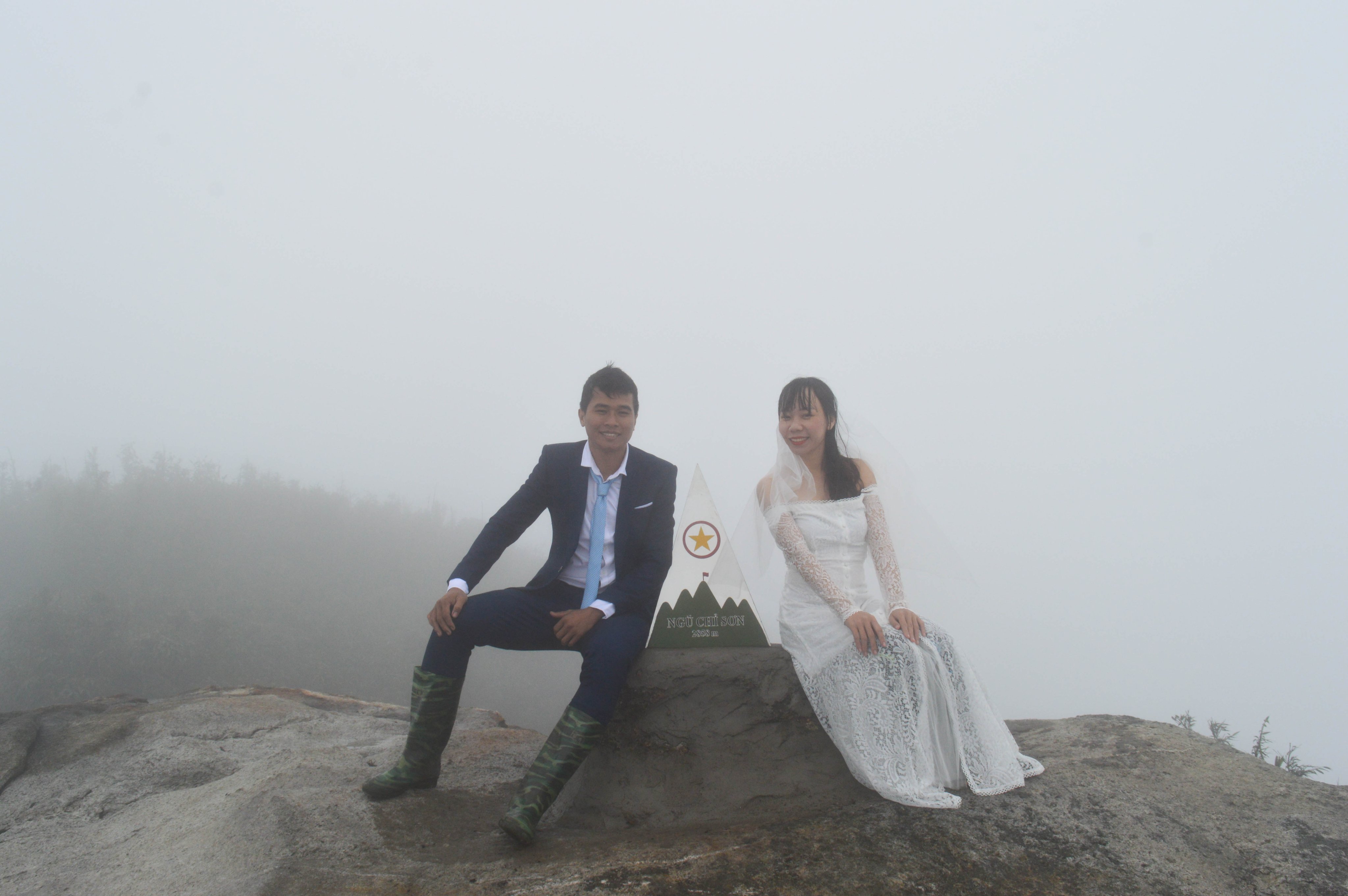 cap doi chup anh cuoi o 12 dinh nui cao nhat cua viet nam dspl 9