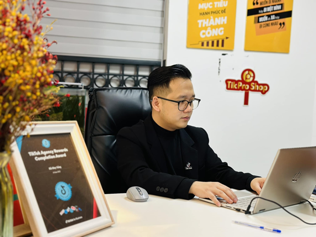 chang trai bach khoa thanh cong khi lan san sang tikpro academy1 chang trai bach khoa thanh cong khi lan san sang tikpro academy1