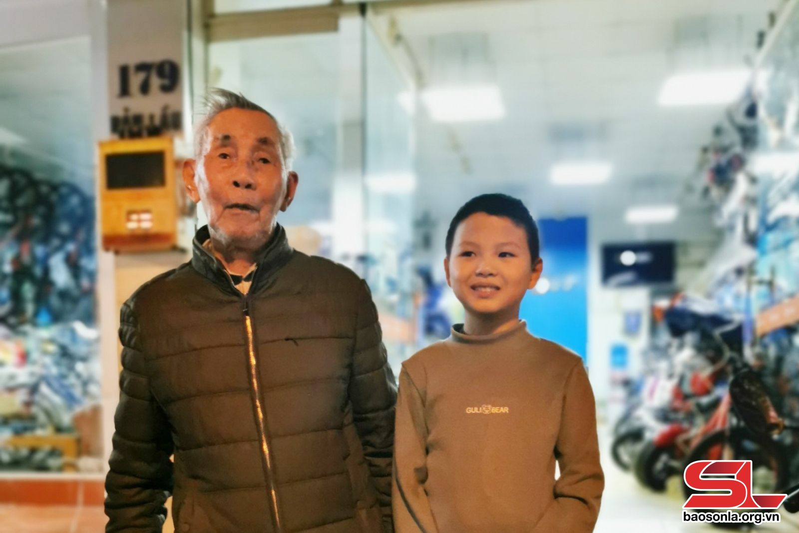 hoc sinh lop 5 nhat duoc tui tien 19 trieu dong tra lai nguoi danh roi hoc sinh lop 5 nhat duoc tui tien 19 trieu dong tra lai nguoi danh roi