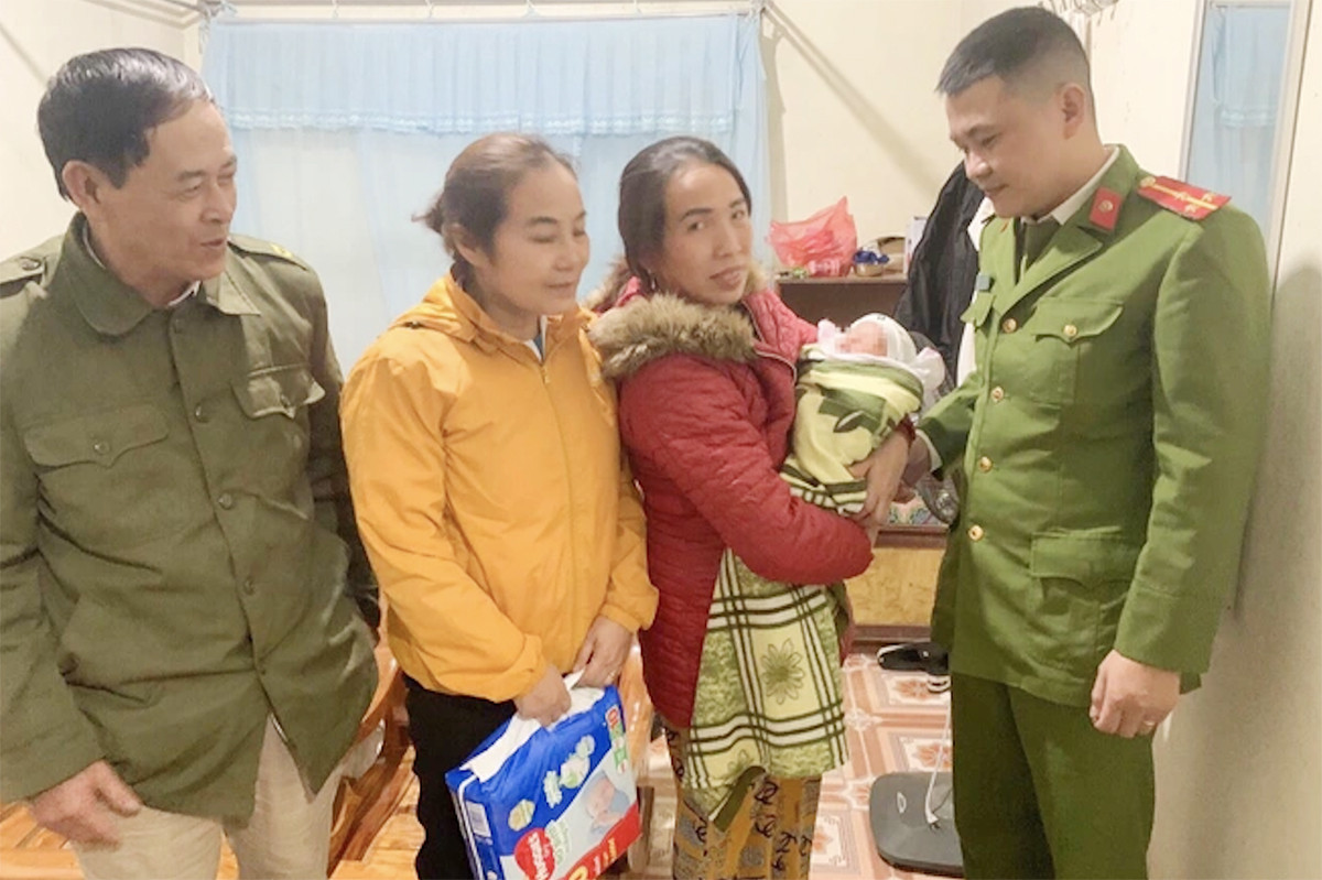 me bo roi con gai so sinh giua dem lanh buot kem thu xin loi me bo roi con gai so sinh giua dem lanh buot kem thu xin loi