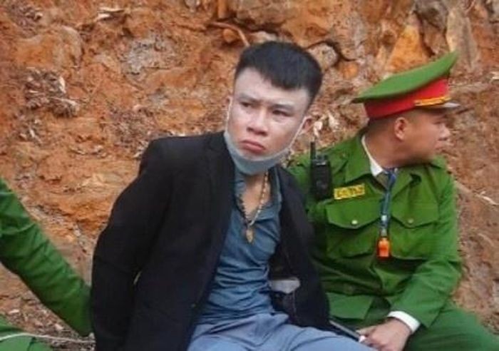 bat doi tuong di o to cho gan 2000 vien ma tuy dspl 11 bat doi tuong di o to cho gan 2000 vien ma tuy dspl 11