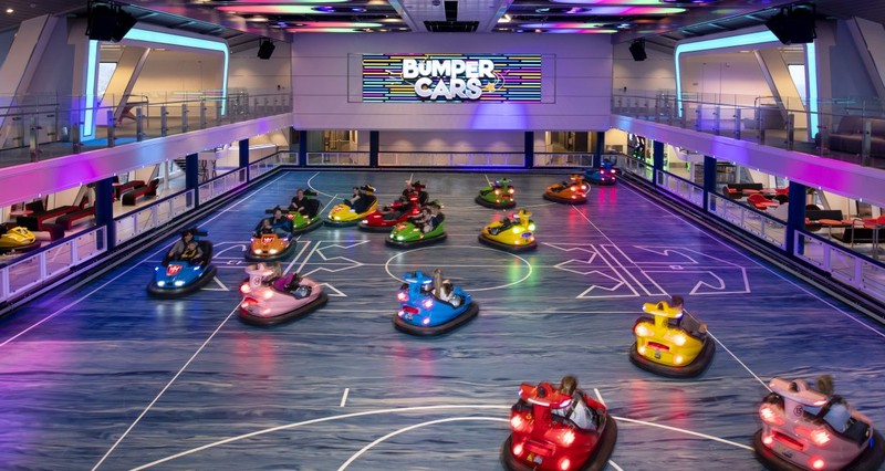 choang ngop voi noi that cua du thuyen hien dai bac nhat the gioi den viet nam dspl 7