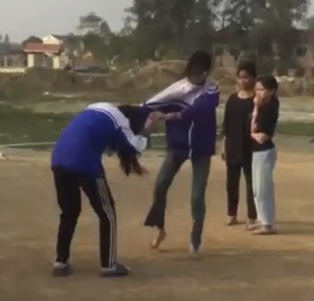 cong an lam ro vu clip nu sinh bi danh hoi dong chuom da de danh tiep cong an lam ro vu clip nu sinh bi danh hoi dong chuom da de danh tiep