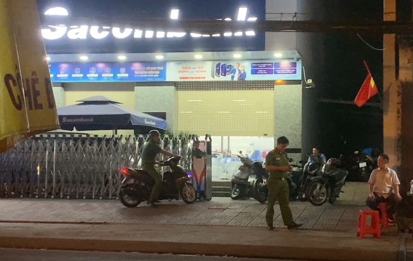 vu cuop chi nhanh sacombank o tphcm bat giu 2 nghi pham thu khau sung gia vu cuop chi nhanh sacombank o tphcm bat giu 2 nghi pham thu khau sung gia