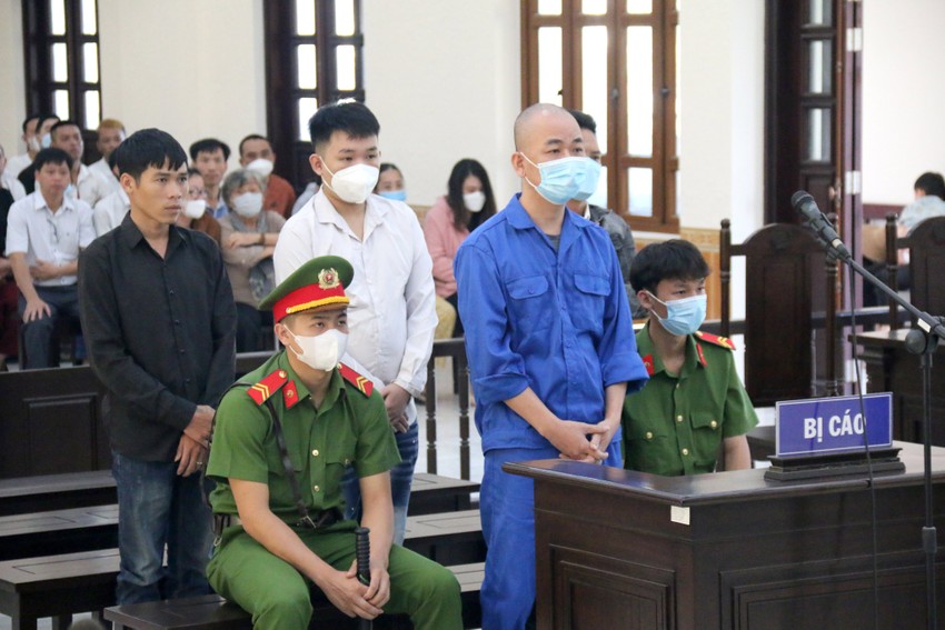 vu xe mercedes tong chet nguoi o binh thuan de nghi xu phat tai xe 3 4 nam tu