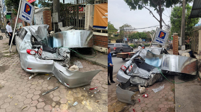 hien truong vu xe toyota bi cuon thep nang hang chuc tan de bep dspl 3