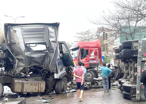 nu tai xe danh lai vao via he tranh tai nan lien hoan may man thoat chet2 nu tai xe danh lai vao via he tranh tai nan lien hoan may man thoat chet2
