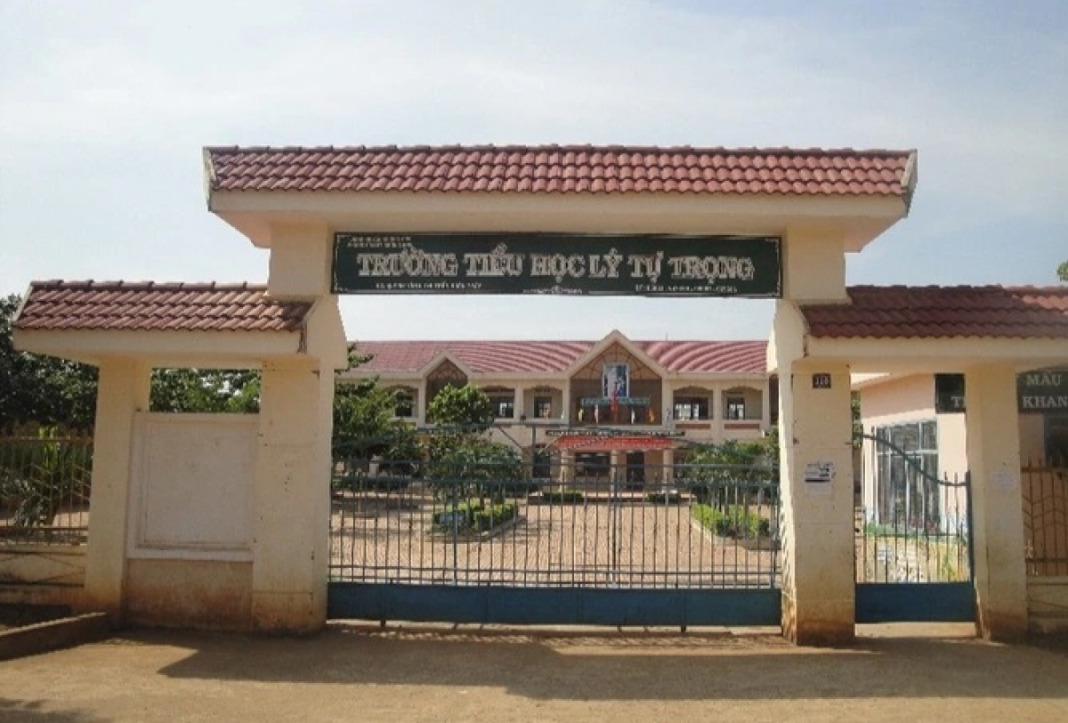 vu 31 hoc sinh ngo doc sau khi nhan bong bay tu nguoi la da xac dinh duoc 4 nguoi lien quan vu 31 hoc sinh ngo doc sau khi nhan bong bay tu nguoi la da xac dinh duoc 4 nguoi lien quan