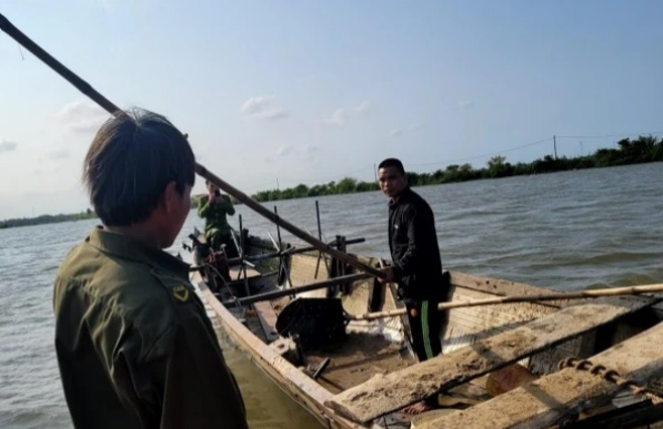 bi truy duoi cat tac dung sao tre danh cong an xa bi thuong