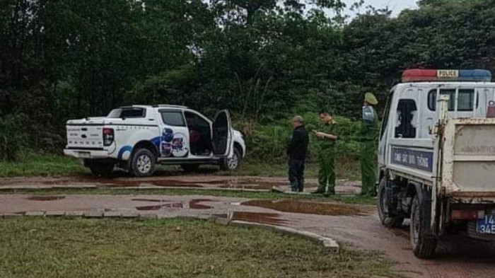 vu 2 vo chong tu vong trong o to do o san bong phat hien thu tuyet menh o nha2 vu 2 vo chong tu vong trong o to do o san bong phat hien thu tuyet menh o nha2