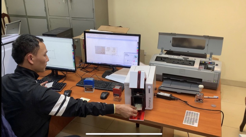 pha duong day lam gia tai lieu thu tien ty moi thang chan dung cap vo chong cam dau