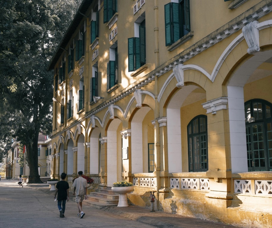 top nhung ngoi truong co canh quan dep nhat ha noi2