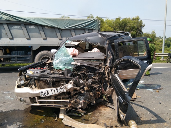 dong nai tai nan lien hoan giua oto 7 cho xe tai va xe may khien 6 nguoi thuong vong dspl 3 dong nai tai nan lien hoan giua oto 7 cho xe tai va xe may khien 6 nguoi thuong vong dspl 3