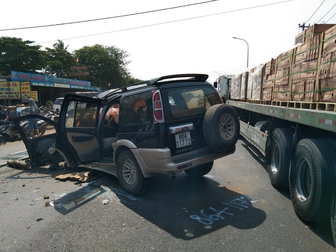 dong nai tai nan lien hoan giua oto 7 cho xe tai va xe may khien 6 nguoi thuong vong dspl 4 dong nai tai nan lien hoan giua oto 7 cho xe tai va xe may khien 6 nguoi thuong vong dspl 4