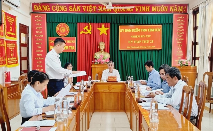 vi sao giam doc benh vien da khoa va cdc binh thuan bi ky luat