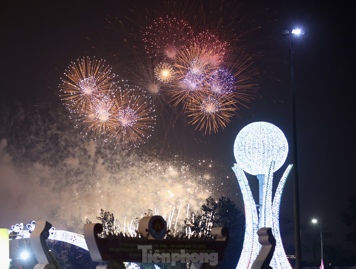 ngay gio to hung vuong phao hoa ruc sang troi dem viet tri dspl 1