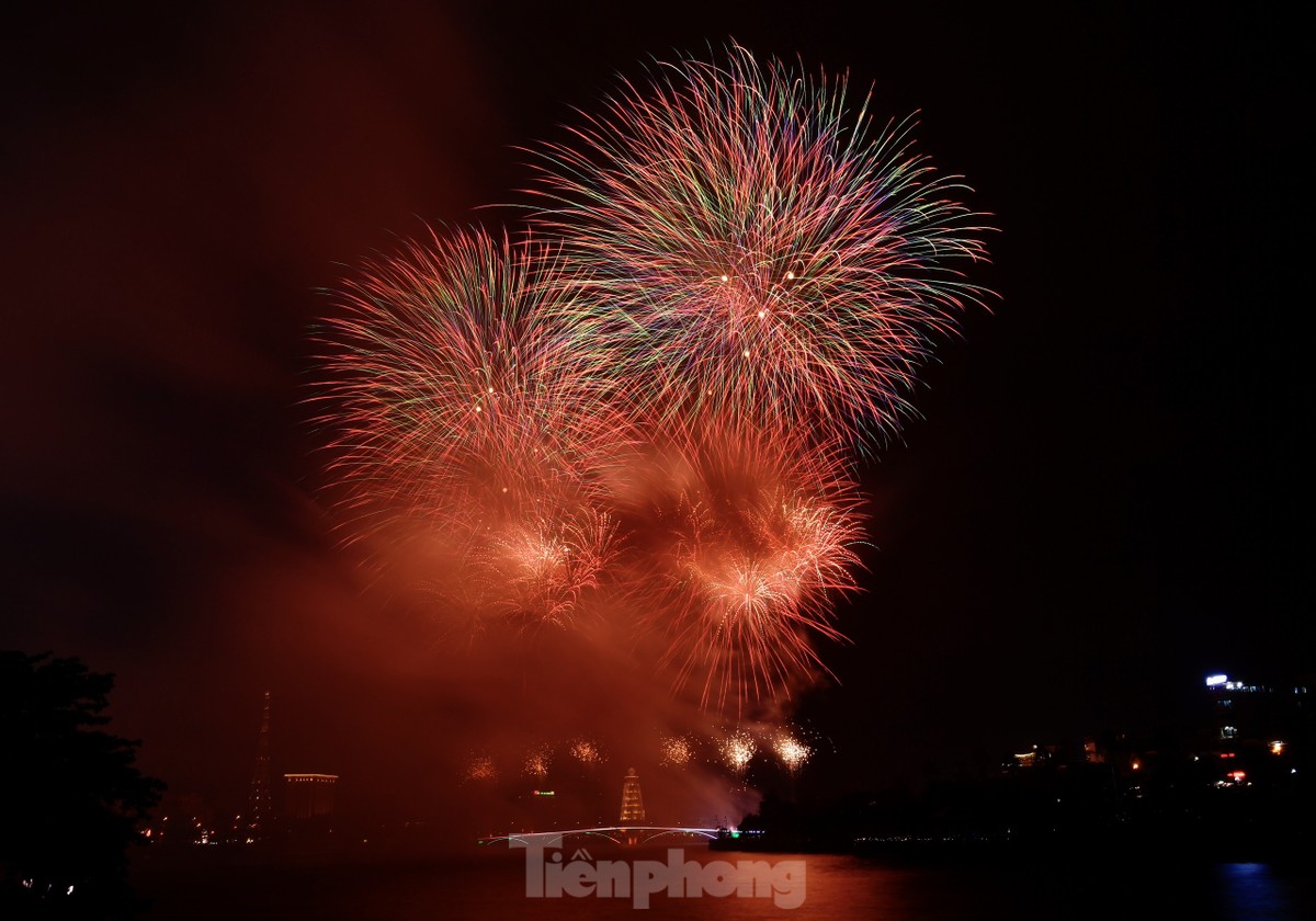 ngay gio to hung vuong phao hoa ruc sang troi dem viet tri dspl 2