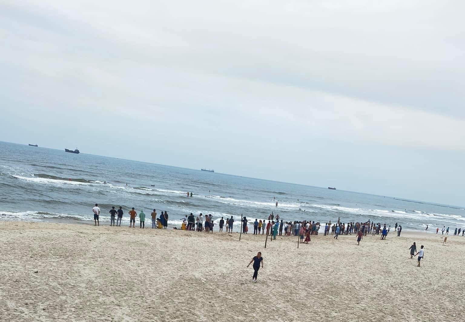 quang tri 4 hoc sinh duoi nuoc khi di tam bien cua viet