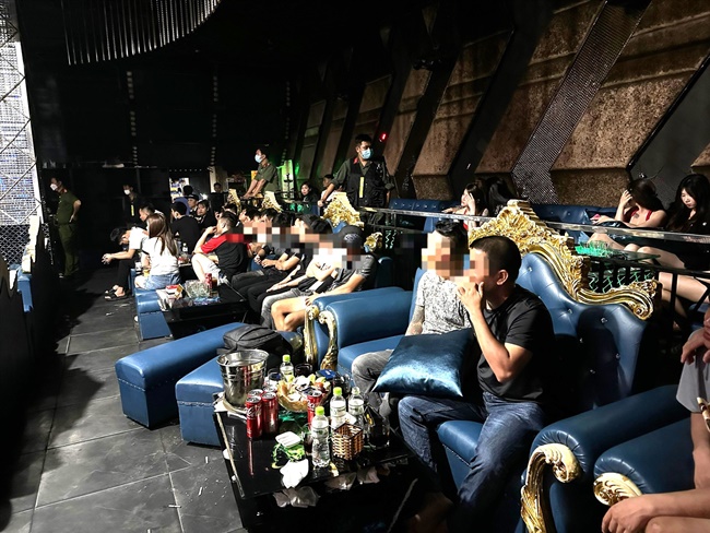 binh duong phat hien 63 nguoi duong tinh voi ma tuy trong quan karaoke binh duong phat hien 63 nguoi duong tinh voi ma tuy trong quan karaoke
