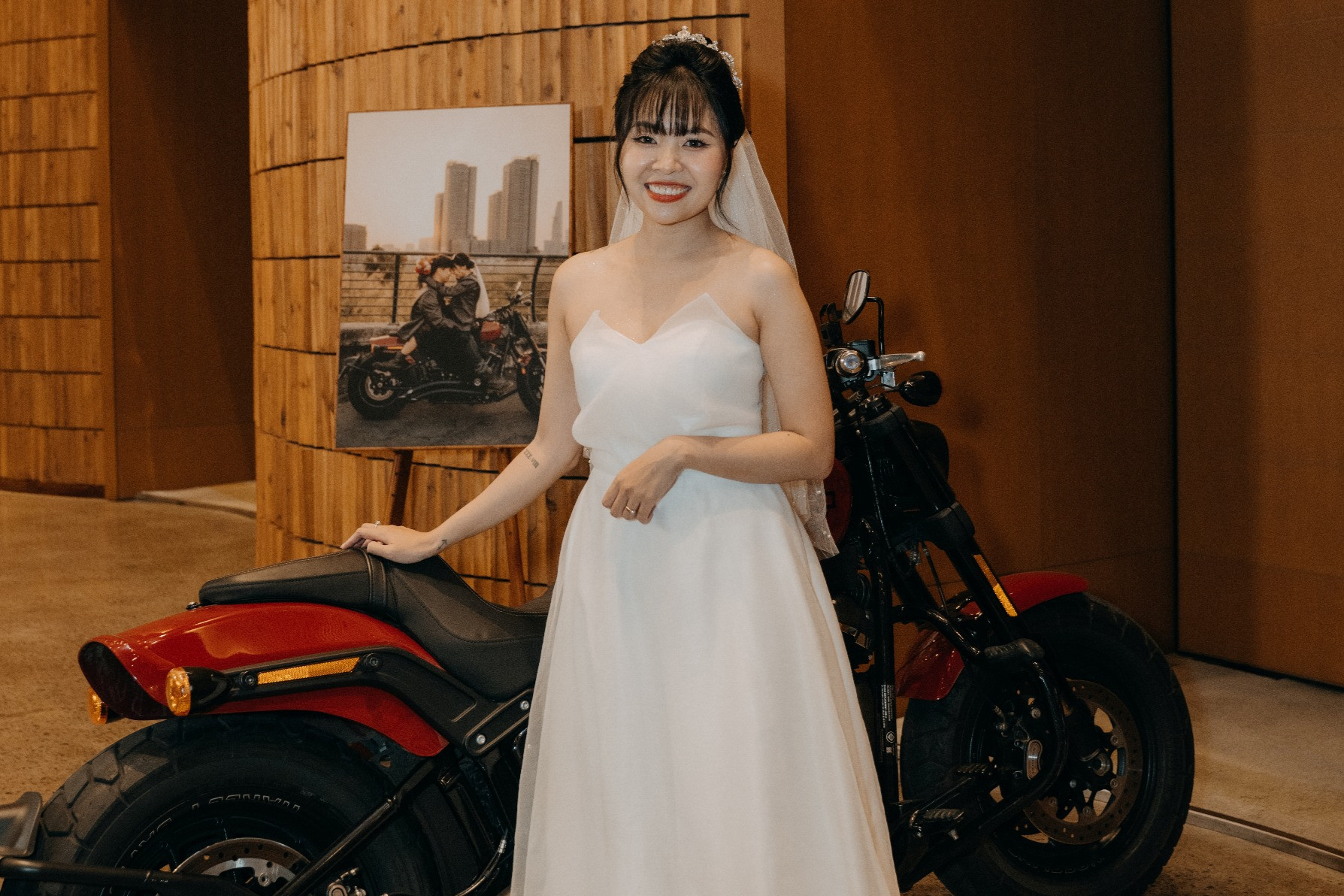 co dau lai xe 1800 phan khoi vao le duong gay sot cong dong mang dspl 1 co dau lai xe 1800 phan khoi vao le duong gay sot cong dong mang dspl 1