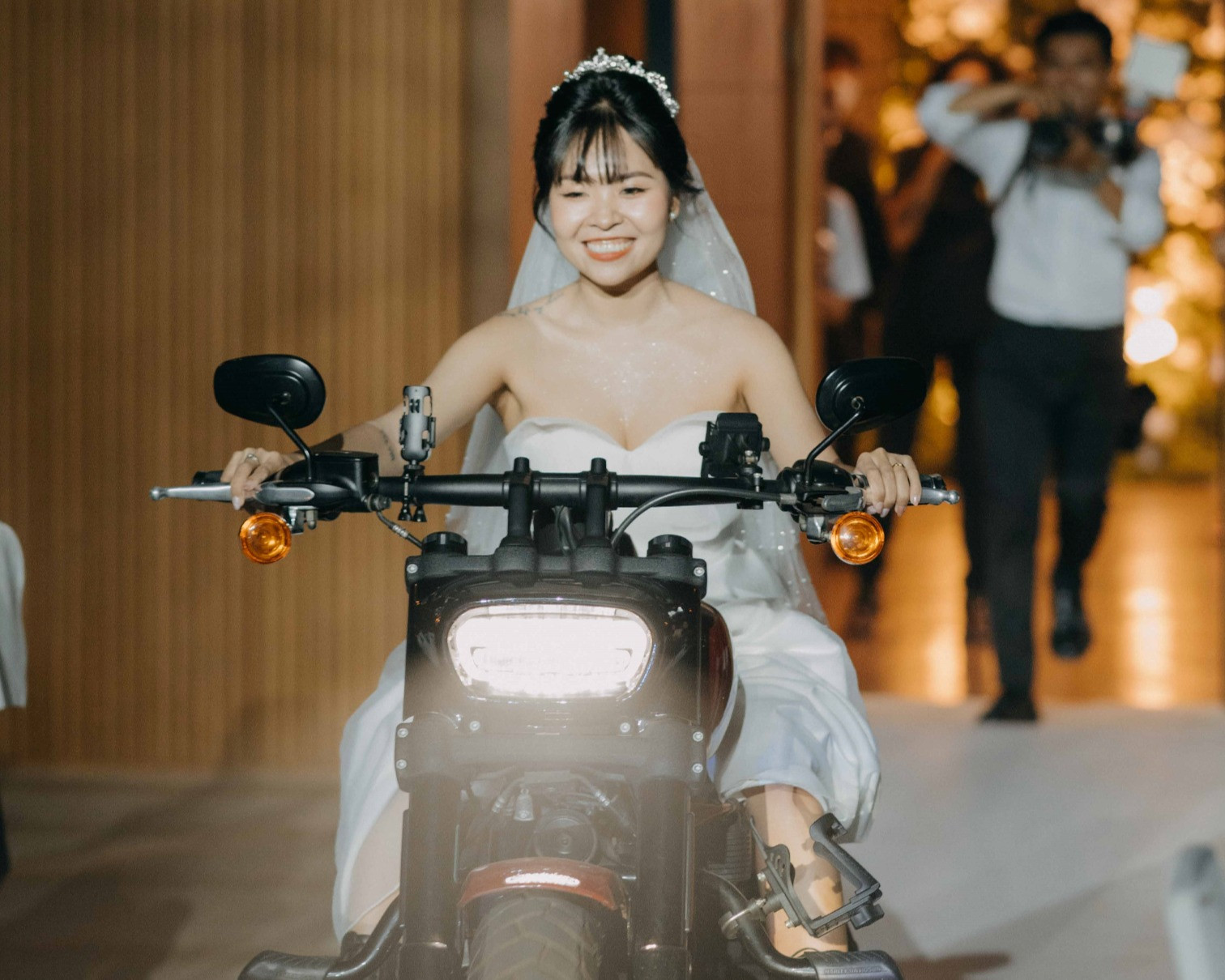 co dau lai xe 1800 phan khoi vao le duong gay sot cong dong mang dspl 3 co dau lai xe 1800 phan khoi vao le duong gay sot cong dong mang dspl 3