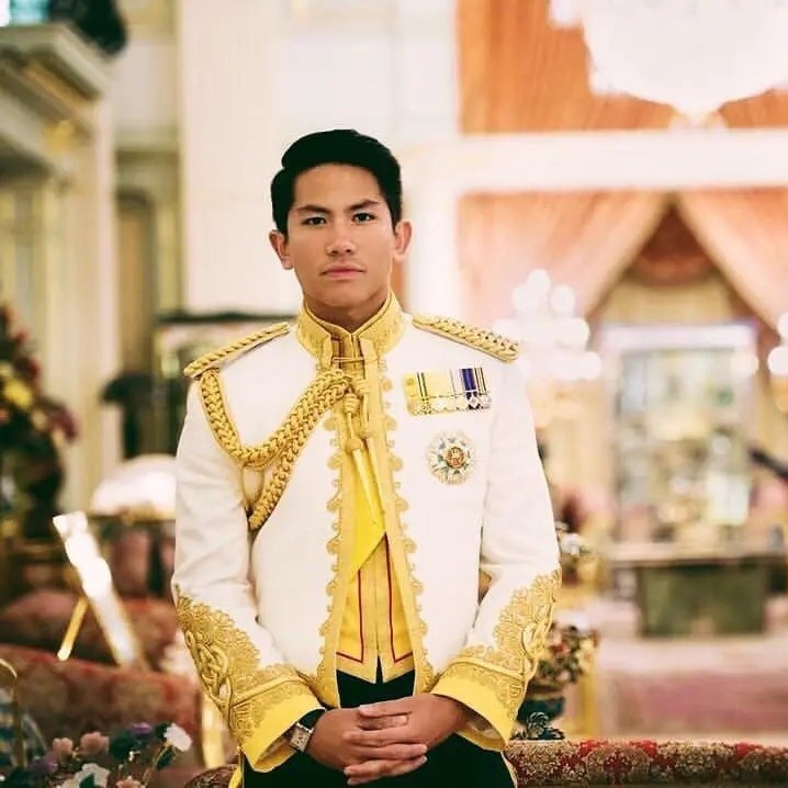 thuc hu viec hoang tu brunei mang giay 17 trieu usd sang viet nam tim vo2