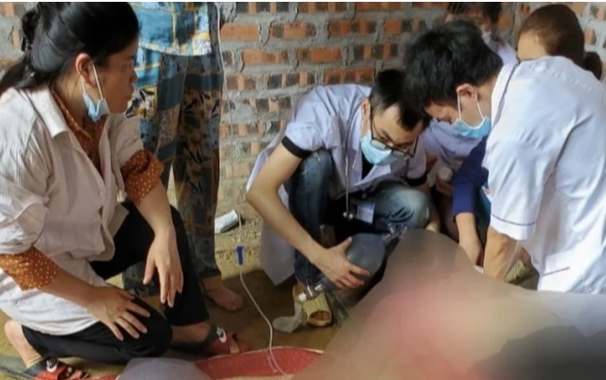 lao cai hai me con bi dien giat tu vong khi su dung may dam cam tay1