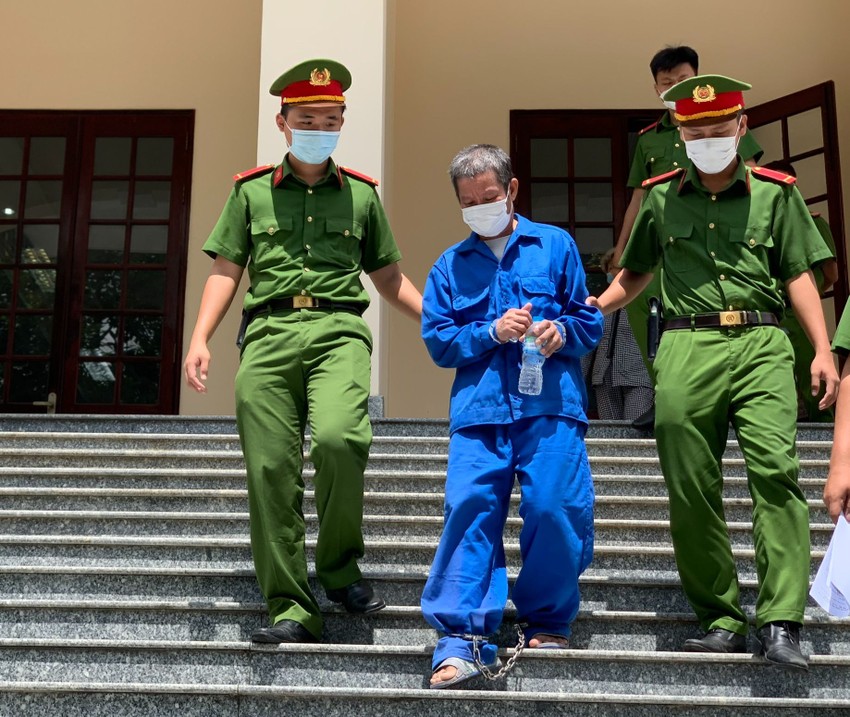 nghi vo khong thuong minh chong tiem thuoc tru sau de sat hai