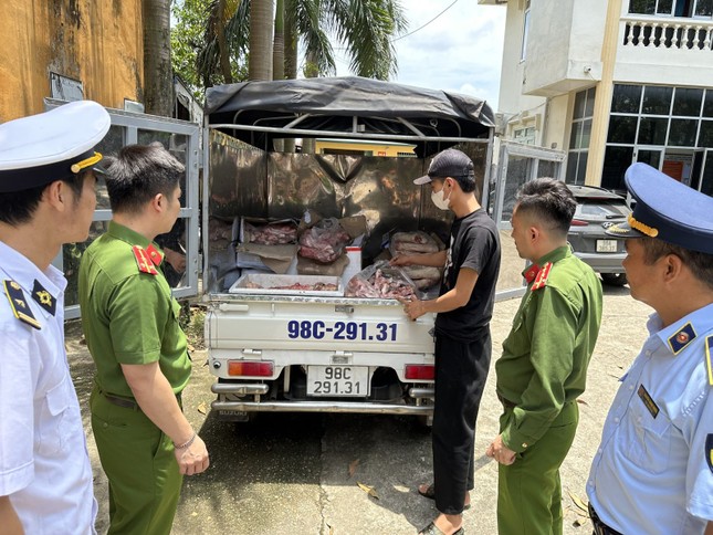 phat hien gan 1 tan chan gio thit ga boc mui chuan bi vao bep an khu cong nghiep phat hien gan 1 tan chan gio thit ga boc mui chuan bi vao bep an khu cong nghiep