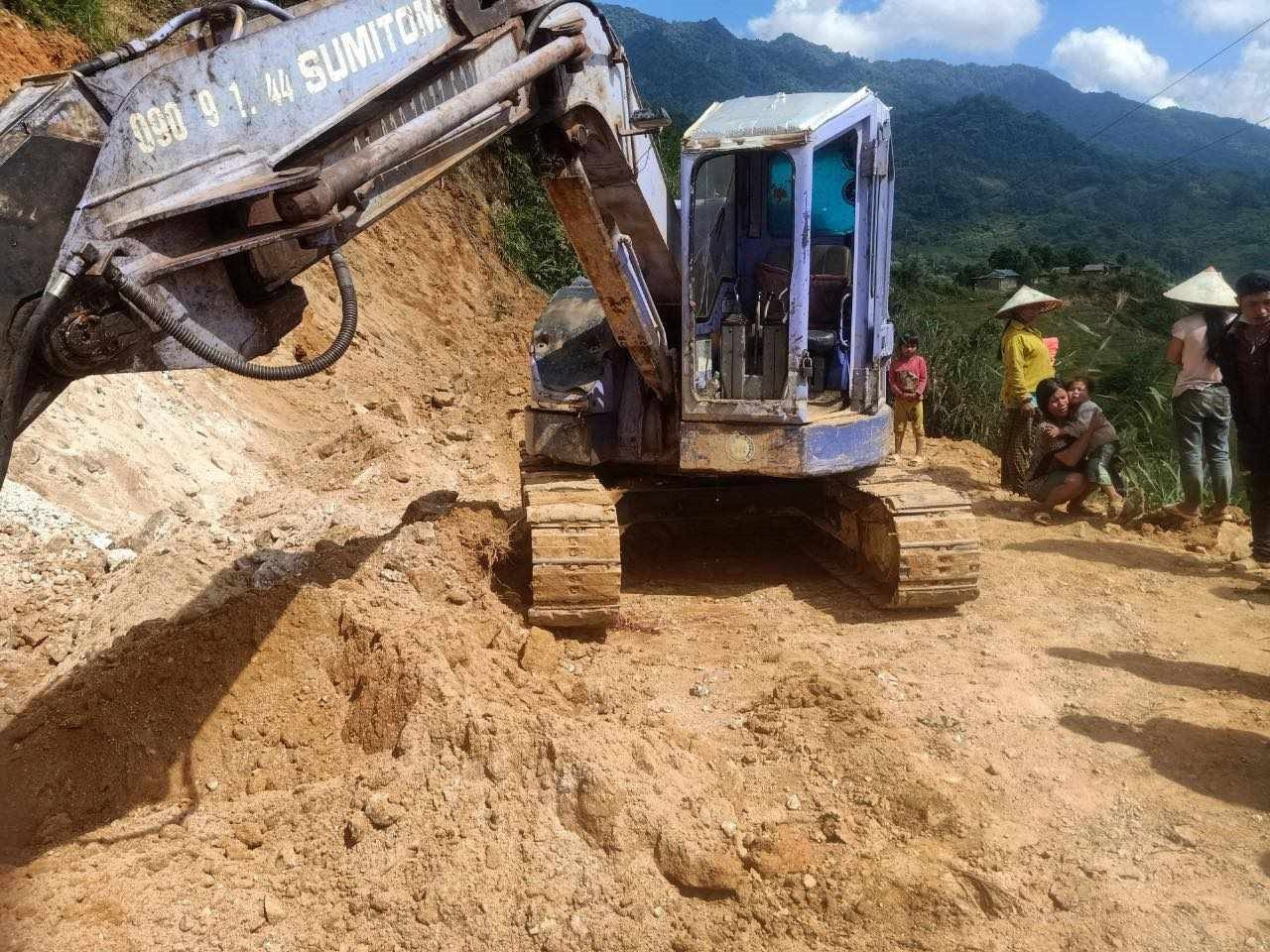 xe muc dat tong be trai 8 tuoi tu vong o kon tum xe muc dat tong be trai 8 tuoi tu vong o kon tum