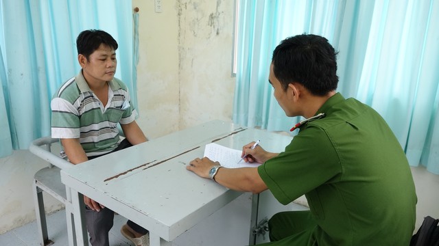 bi bat vi cuop day chuyen vang cua phu nu ten cuop tiet lo loi khai bat ngo2 bi bat vi cuop day chuyen vang cua phu nu ten cuop tiet lo loi khai bat ngo2