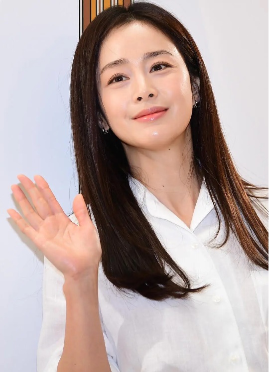 kim tae hee lo vo so vet nhan nhung van xinh dep rang ro o tuoi 43 2 kim tae hee lo vo so vet nhan nhung van xinh dep rang ro o tuoi 43 2