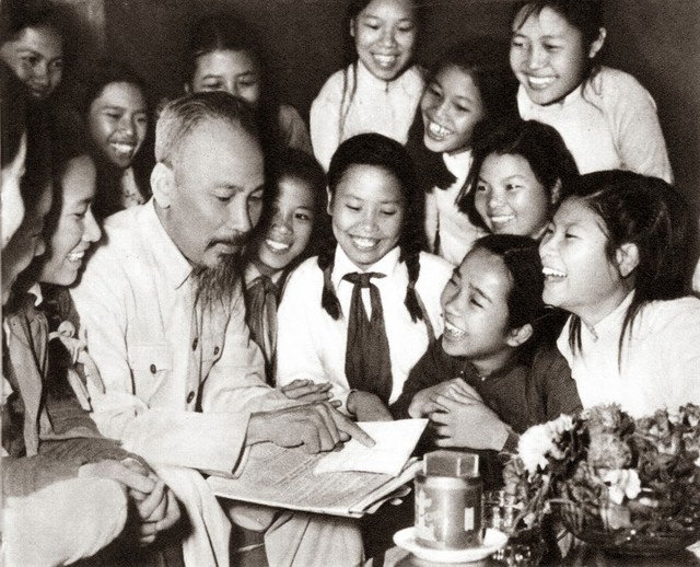 toa sang gia tri dan toc va thoi dai cua di san ho chi minh