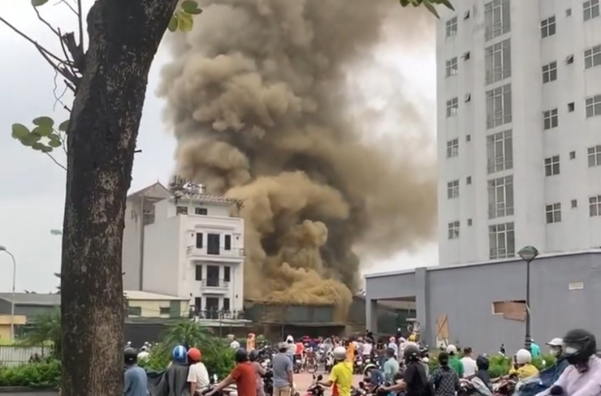ha noi sau tieng no lon nha kho o den lu boc chay du doi dspl 1 ha noi sau tieng no lon nha kho o den lu boc chay du doi dspl 1