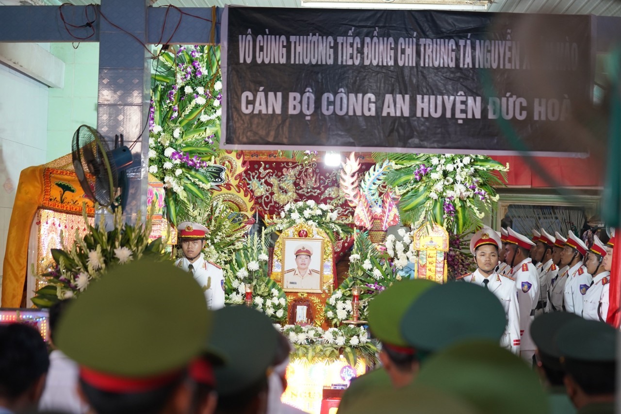 trung ta csgt bi oto cho ma tuy tong tu vong duoc cap bang to quoc ghi cong trung ta csgt bi oto cho ma tuy tong tu vong duoc cap bang to quoc ghi cong