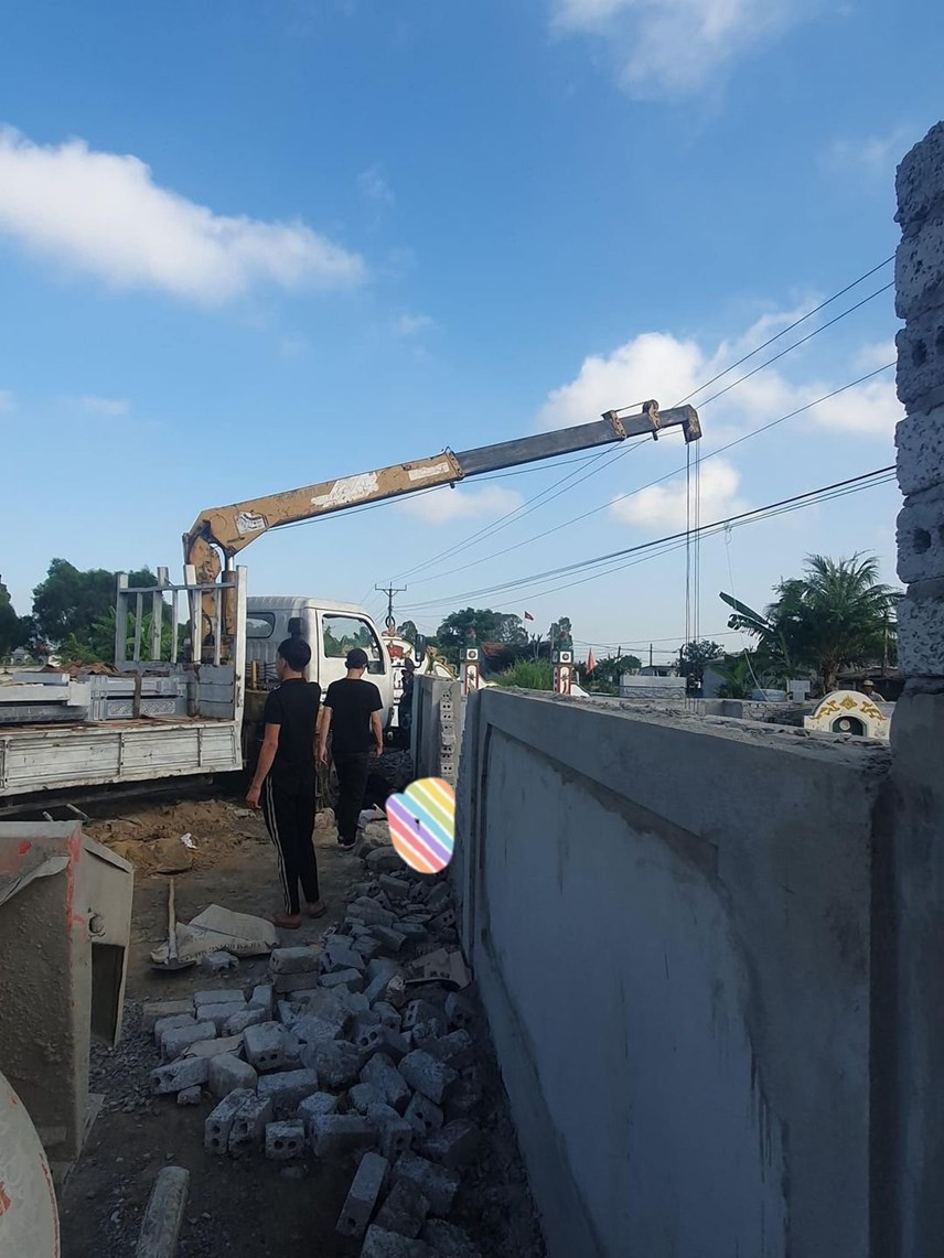 xe cau vuong day dien 35kv nguoi dan ong bi dien giat tu vong xe cau vuong day dien 35kv nguoi dan ong bi dien giat tu vong