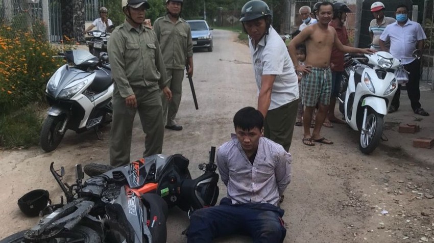 ke giat tui xach lam nguoi phu nu 60 tuoi nga xuong duong sa luoi2 ke giat tui xach lam nguoi phu nu 60 tuoi nga xuong duong sa luoi2