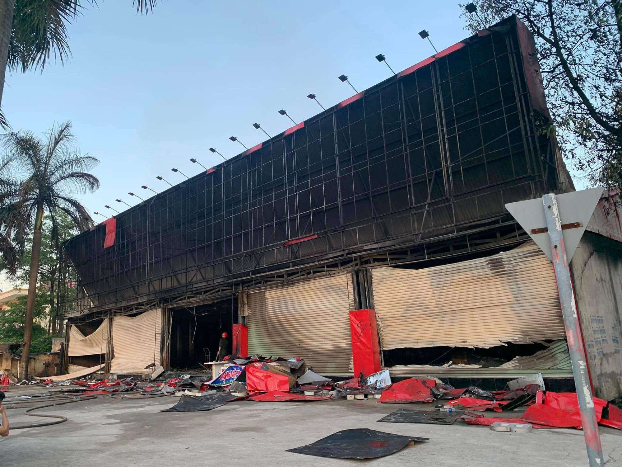 thanh hoa hien truong vu chay sieu thi media mart thiet hai nhieu ty dong dspl 5 thanh hoa hien truong vu chay sieu thi media mart thiet hai nhieu ty dong dspl 5