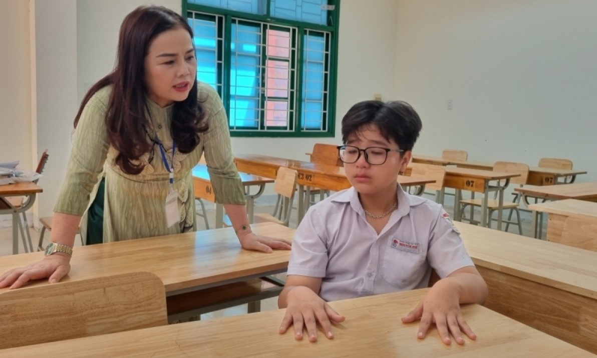 thi vao lop 10 o quang tri thi sinh bi gay chan duoc bo tri phong thi rieng 4 thi vao lop 10 o quang tri thi sinh bi gay chan duoc bo tri phong thi rieng 4