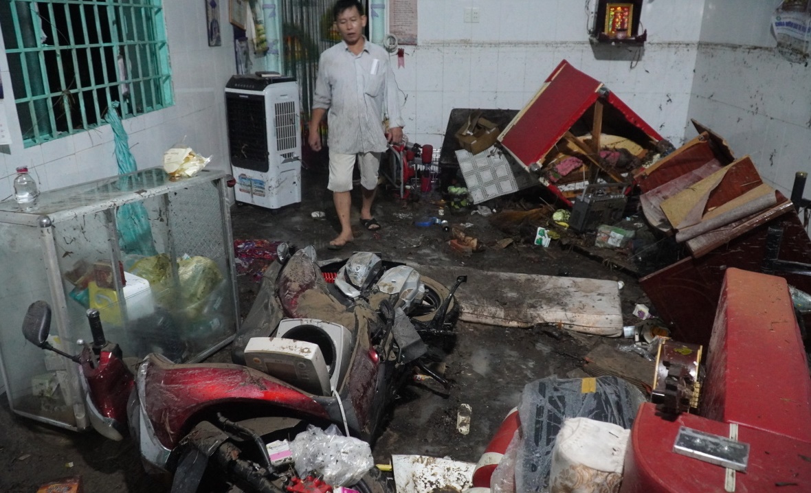 dong nai lu quet cuon troi do dac khien khu pho tan hoang do nat 21