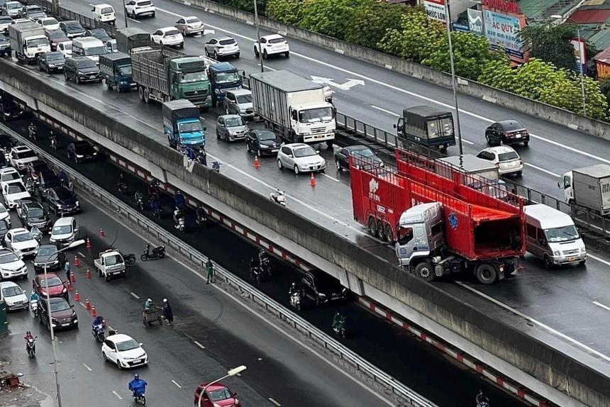 xe dau keo mat lai dam vo 1m lan can duong vanh dai 3 tren cao